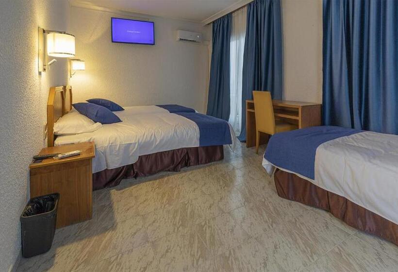 Трехместный Номер Стандарт с Балконом, Vila Calella