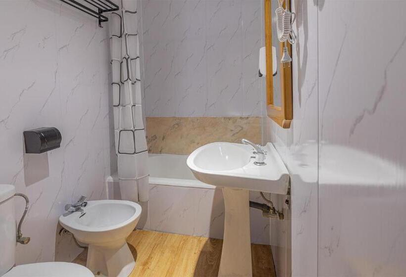 חדר סטנדרט לארבעה, Vila Calella