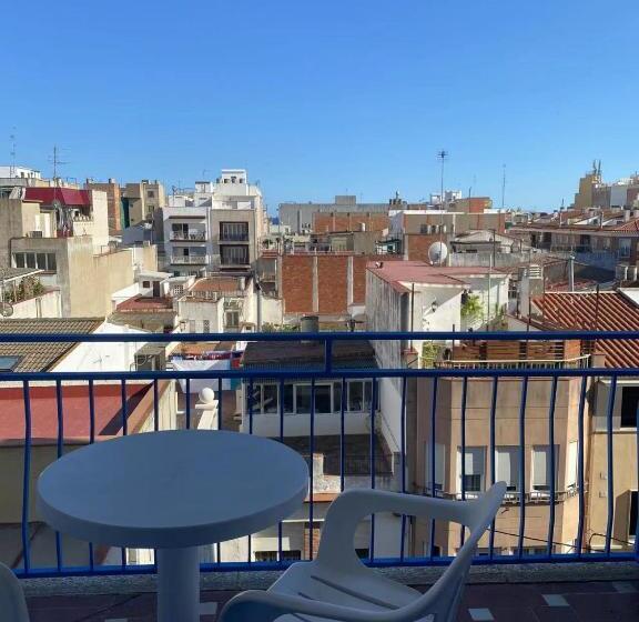 חדר לארבעה סטנדרטי עם מרפסת, Vila Calella