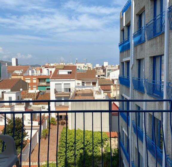 Четырехместный Номер Стандарт с Балконом, Vila Calella