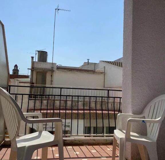 חדר לארבעה סטנדרטי עם מרפסת, Vila Calella