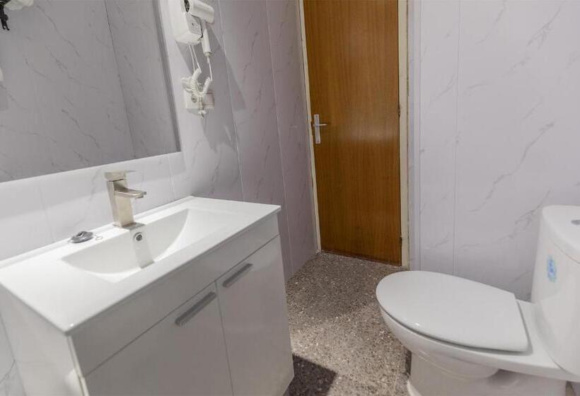 חדר לארבעה סטנדרטי עם מרפסת, Vila Calella