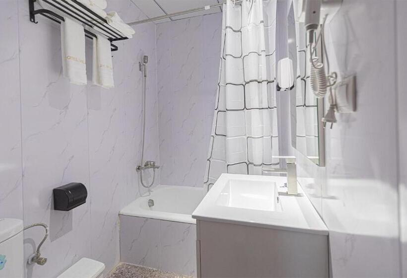 חדר לארבעה סטנדרטי עם מרפסת, Vila Calella