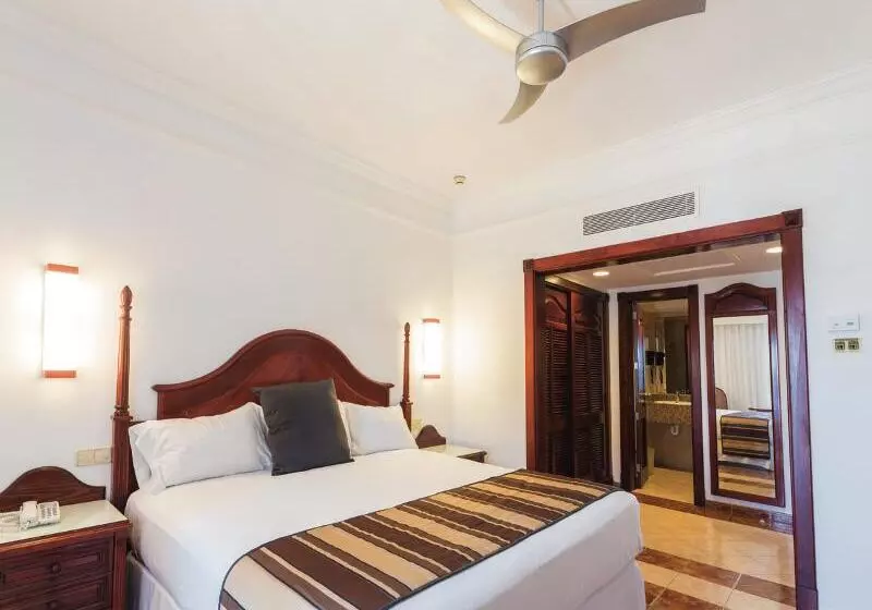 اتاق خانوادگی با چشم‌انداز دریا, Leonardo Royal Hotel Ibiza Santa Eulalia