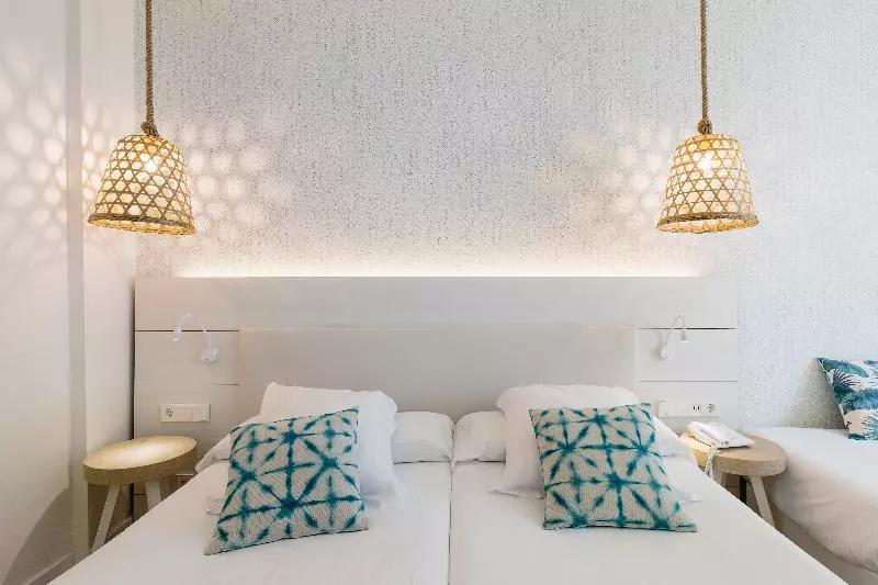 اتاق استاندارد با چشم‌انداز دریا, Leonardo Royal Hotel Ibiza Santa Eulalia