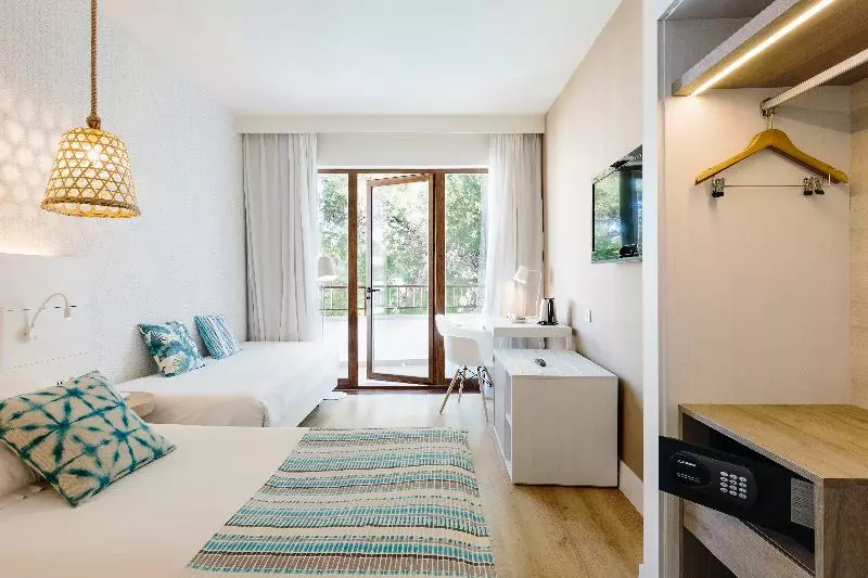 اتاق استاندارد با چشم‌انداز دریا, Leonardo Royal Hotel Ibiza Santa Eulalia