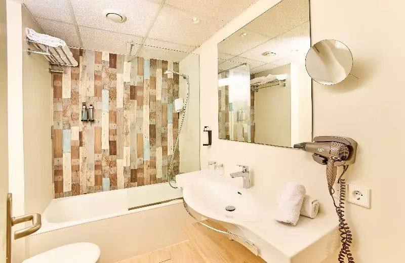 Comfort-huone, Leonardo Royal Hotel Ibiza Santa Eulalia