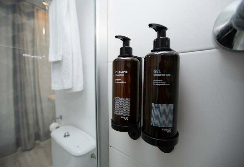 四人豪华间, Fergus Club Pineda Splash