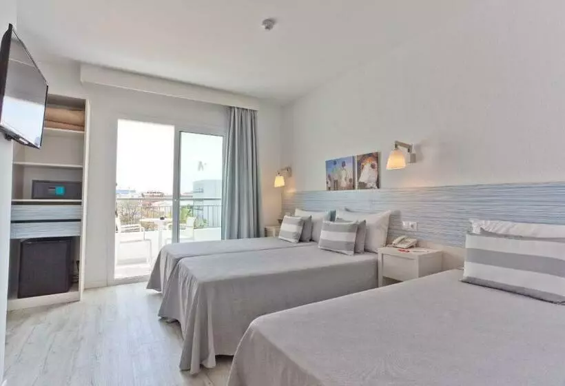 Deluxe Kolmen Hengen Huone Uima-allasnäkymä, Fergus Club Pineda Splash