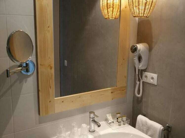 标准三人间, Fergus Club Pineda Splash