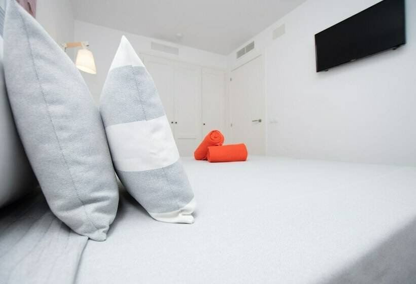 家庭间, Fergus Club Pineda Splash