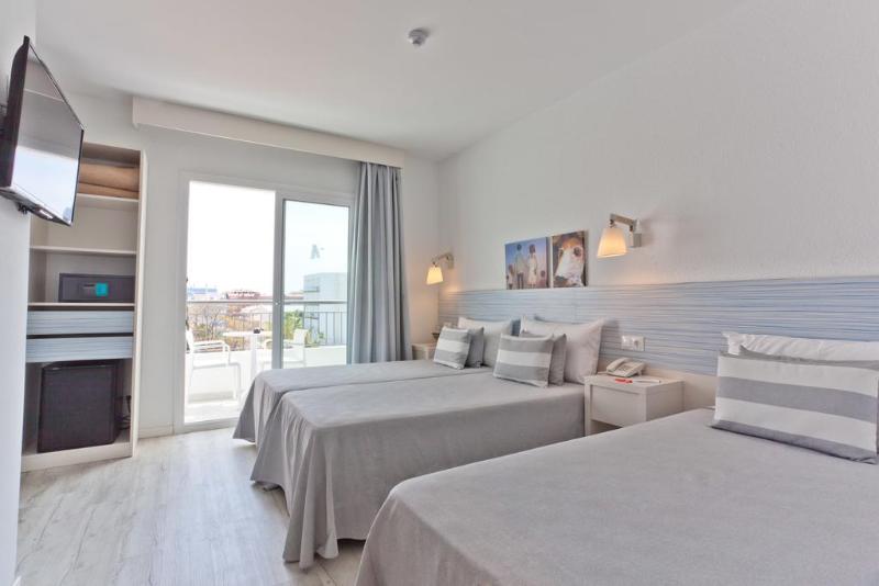 标准三人间, Fergus Club Pineda Splash