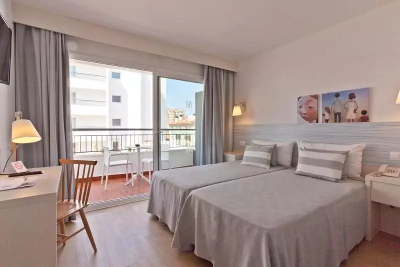 اتاق استاندارد, Fergus Club Pineda Splash