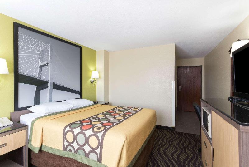 标准间, Fergus Club Pineda Splash