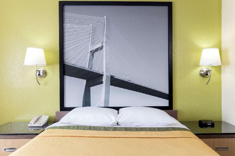 标准间, Fergus Club Pineda Splash