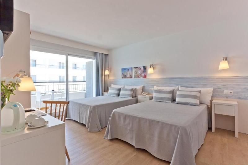 اتاق استاندارد سه تخته با چشم‌انداز استخر, Fergus Club Pineda Splash