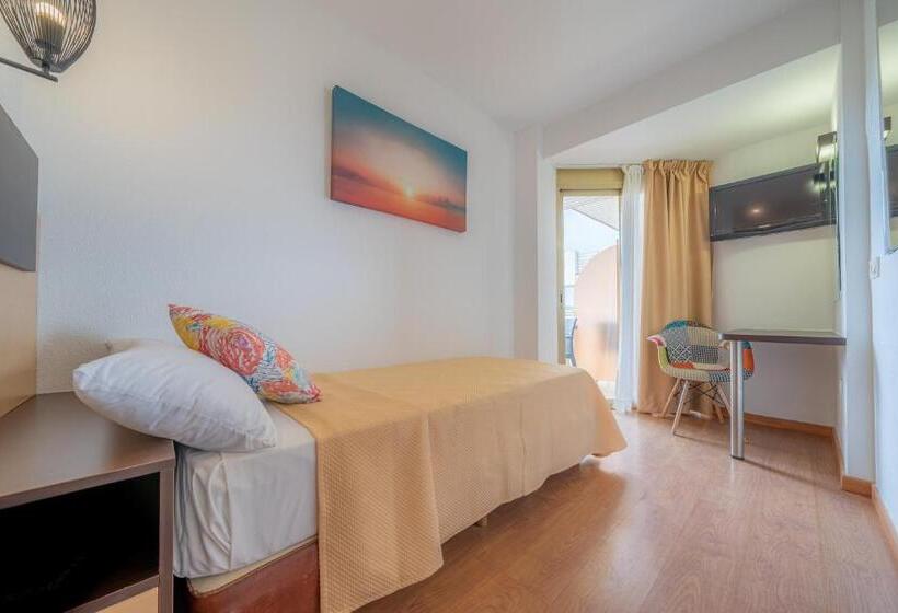 标准单人间, Blaumar