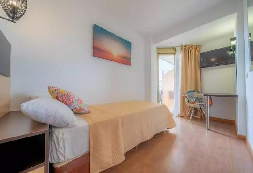 Quarto Estandar Individual, Blaumar
