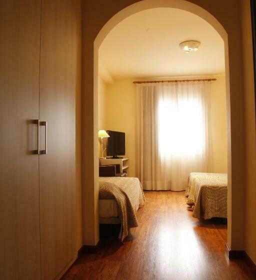 اتاق استاندارد سه نفره, Canet