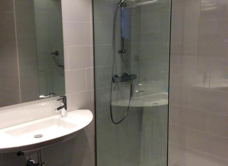 اتاق استاندارد چهار تخته, Canet