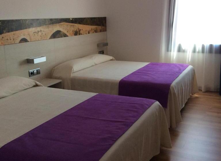 اتاق استاندارد چهار تخته, Canet