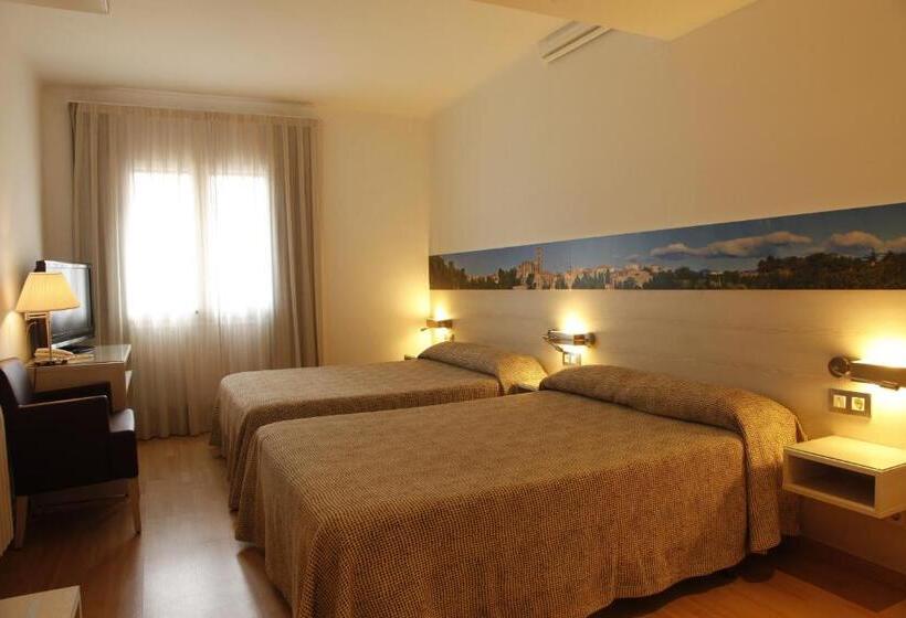 اتاق استاندارد چهار تخته, Canet