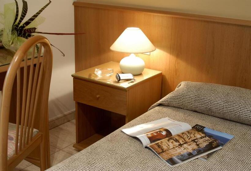 اتاق اکونومی, Canet