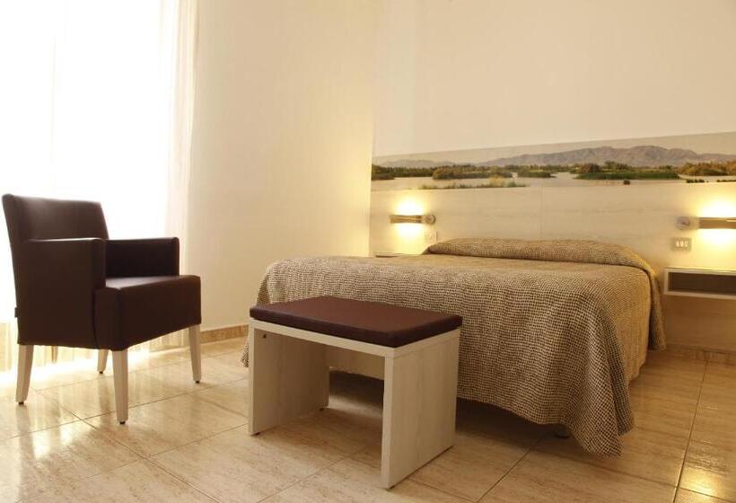 اتاق اکونومی, Canet