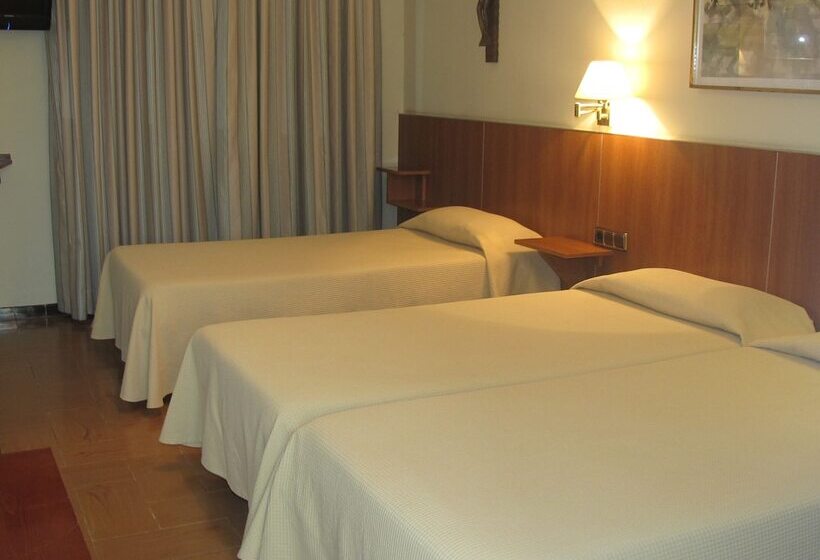 标准三人间, Europa