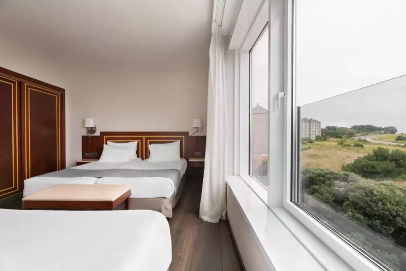 اتاق خانوادگی, Eurostars Ciudad De La Coruna