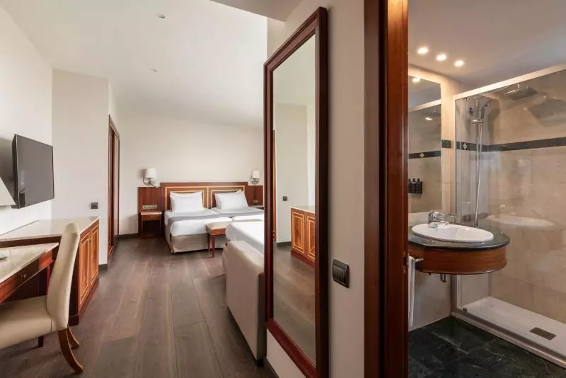 اتاق استاندارد سه نفره, Eurostars Ciudad De La Coruna