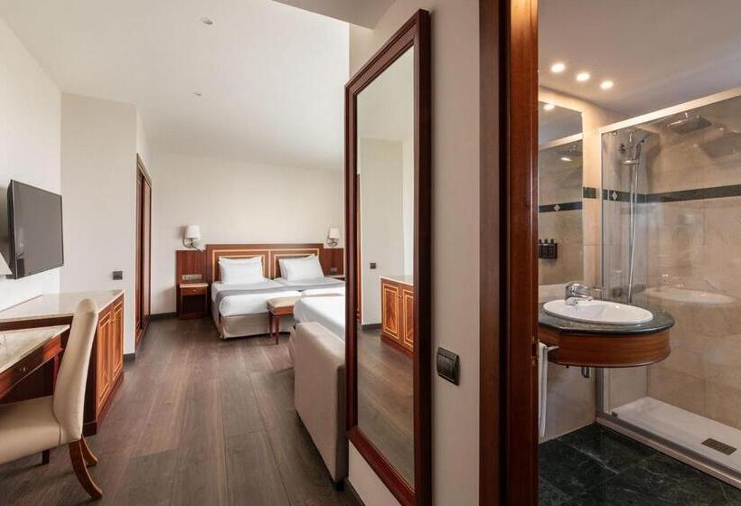 اتاق خانوادگی, Eurostars Ciudad De La Coruna