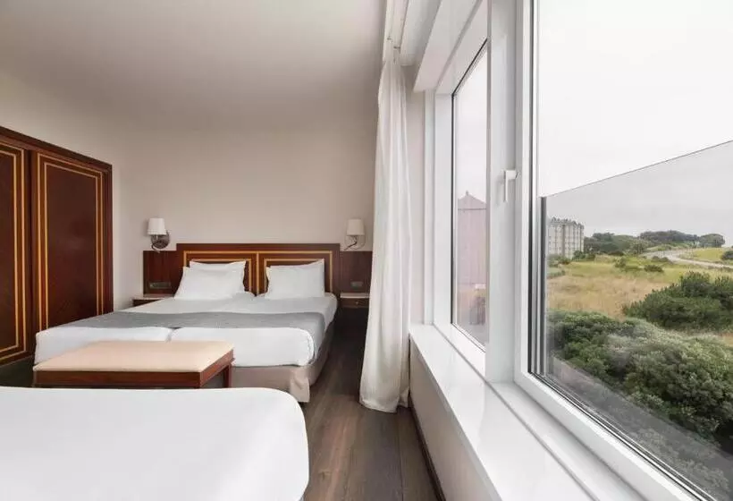 اتاق خانوادگی, Eurostars Ciudad De La Coruna