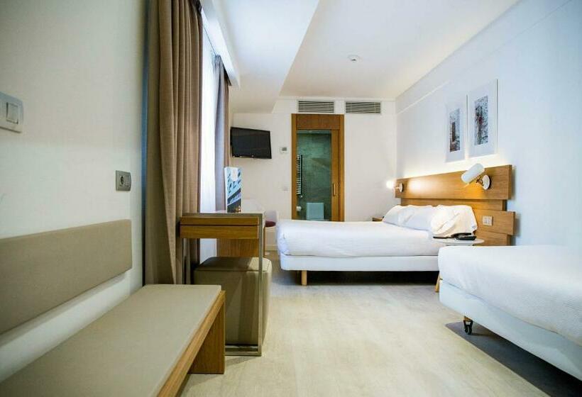 חדר סטנדרט לשלושה, Gelmirez