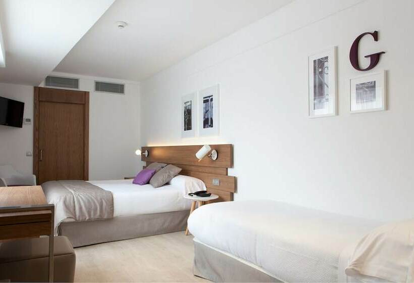 חדר סטנדרט לשלושה, Gelmirez