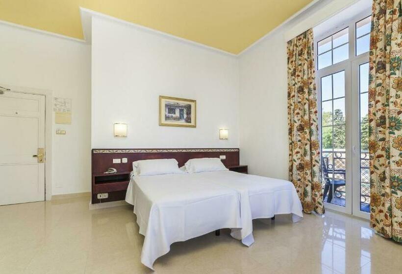 スタンダードトリプルルーム, Globales Reina Cristina