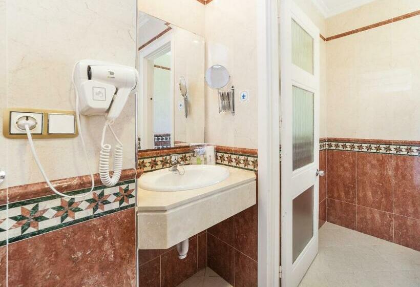 Quarto executivo, Globales Reina Cristina
