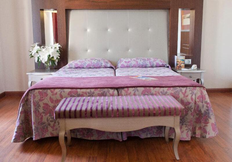Quarto executivo, Globales Reina Cristina