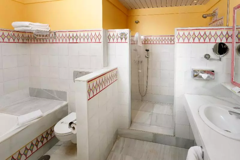 ジュニアスイート, AZZ Guadacorte - Campo de Gibraltar