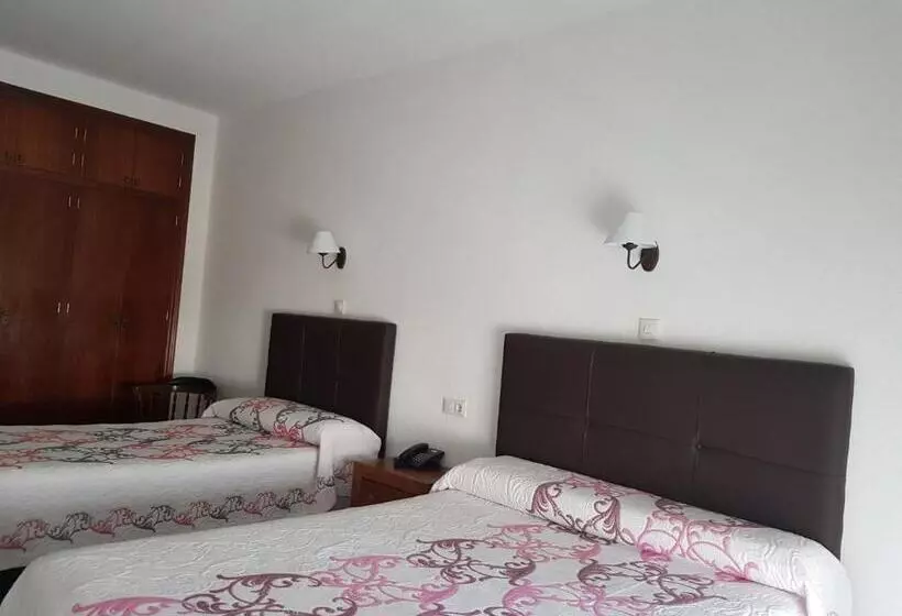 Camera Tripla Standard, La Noria