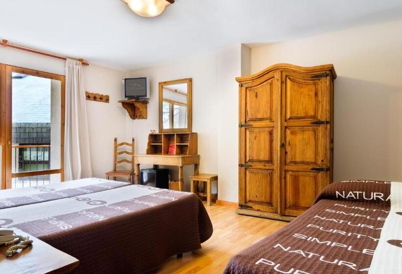 غرفة قياسية ثلاثية, La Posada