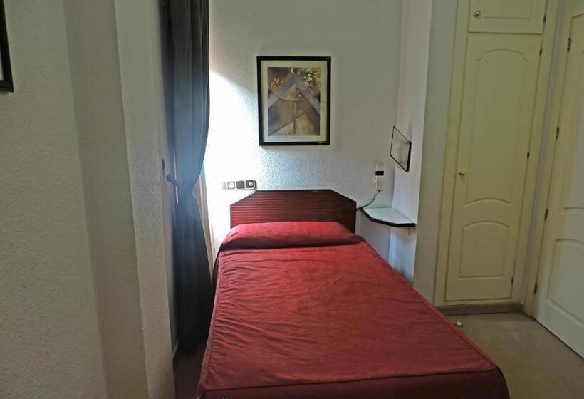 غرفة قياسية فردية, Las Yucas