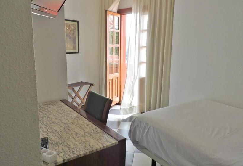 غرفة قياسية, Las Yucas