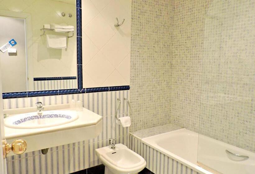 غرفة قياسية ثلاثية, Las Yucas