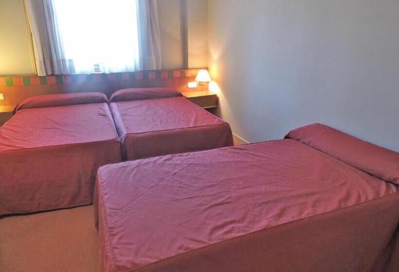 غرفة قياسية ثلاثية, Las Yucas