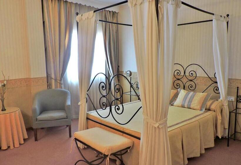 جناح ديلوكس, Las Yucas