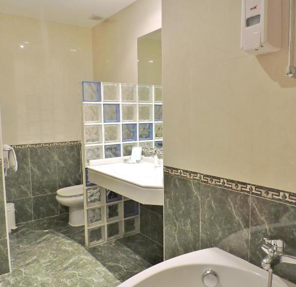 جناح ديلوكس, Las Yucas