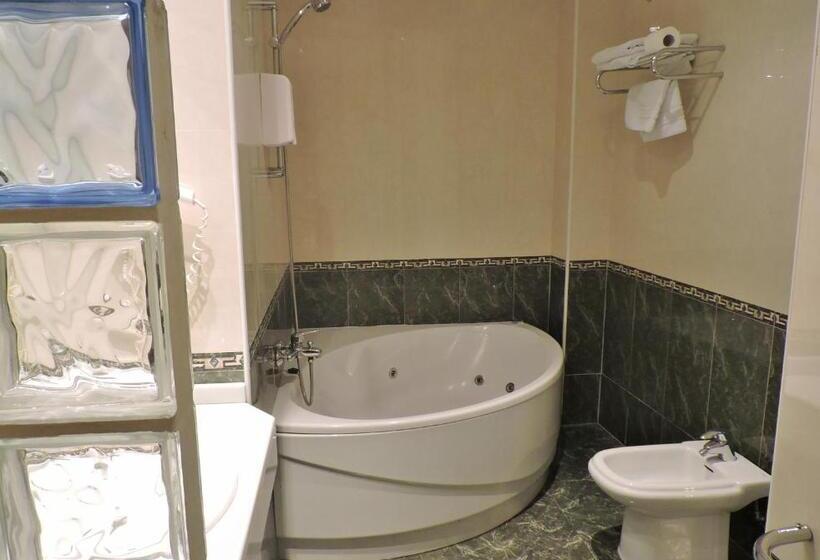 جناح ديلوكس, Las Yucas