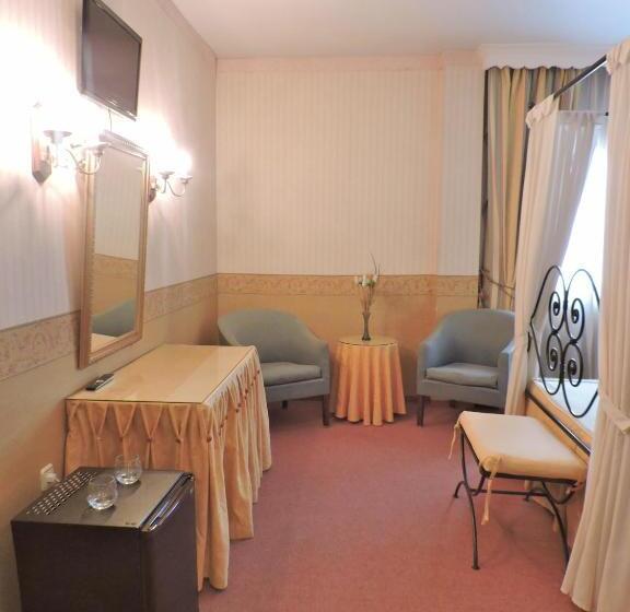 جناح ديلوكس, Las Yucas