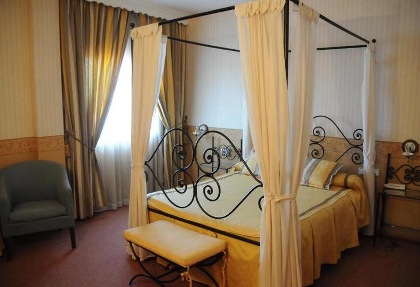 جناح ديلوكس, Las Yucas